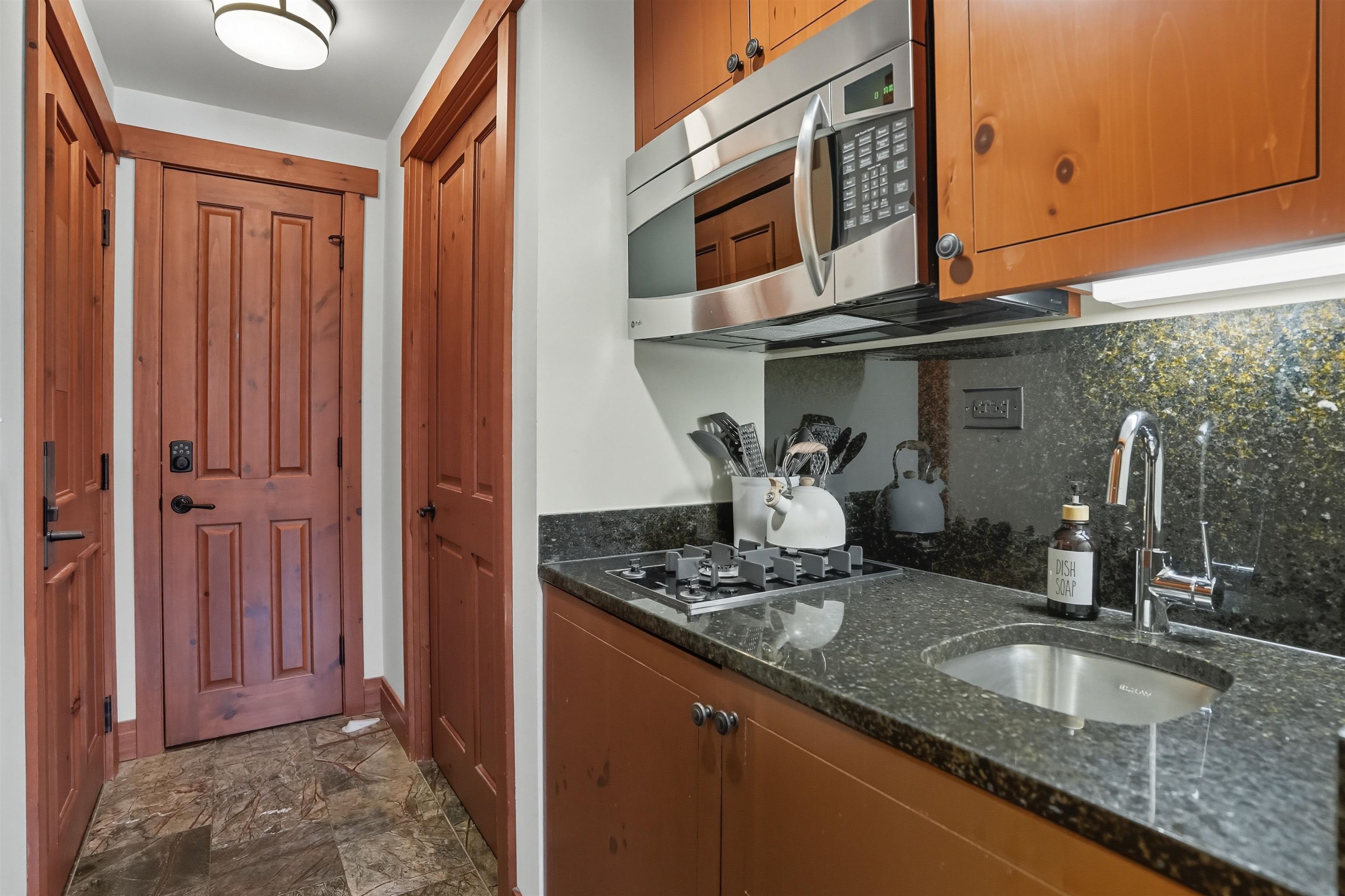 7412 Mountain Road, Unit 1228 Stowe, VT 05672 - Photo 6 of 22