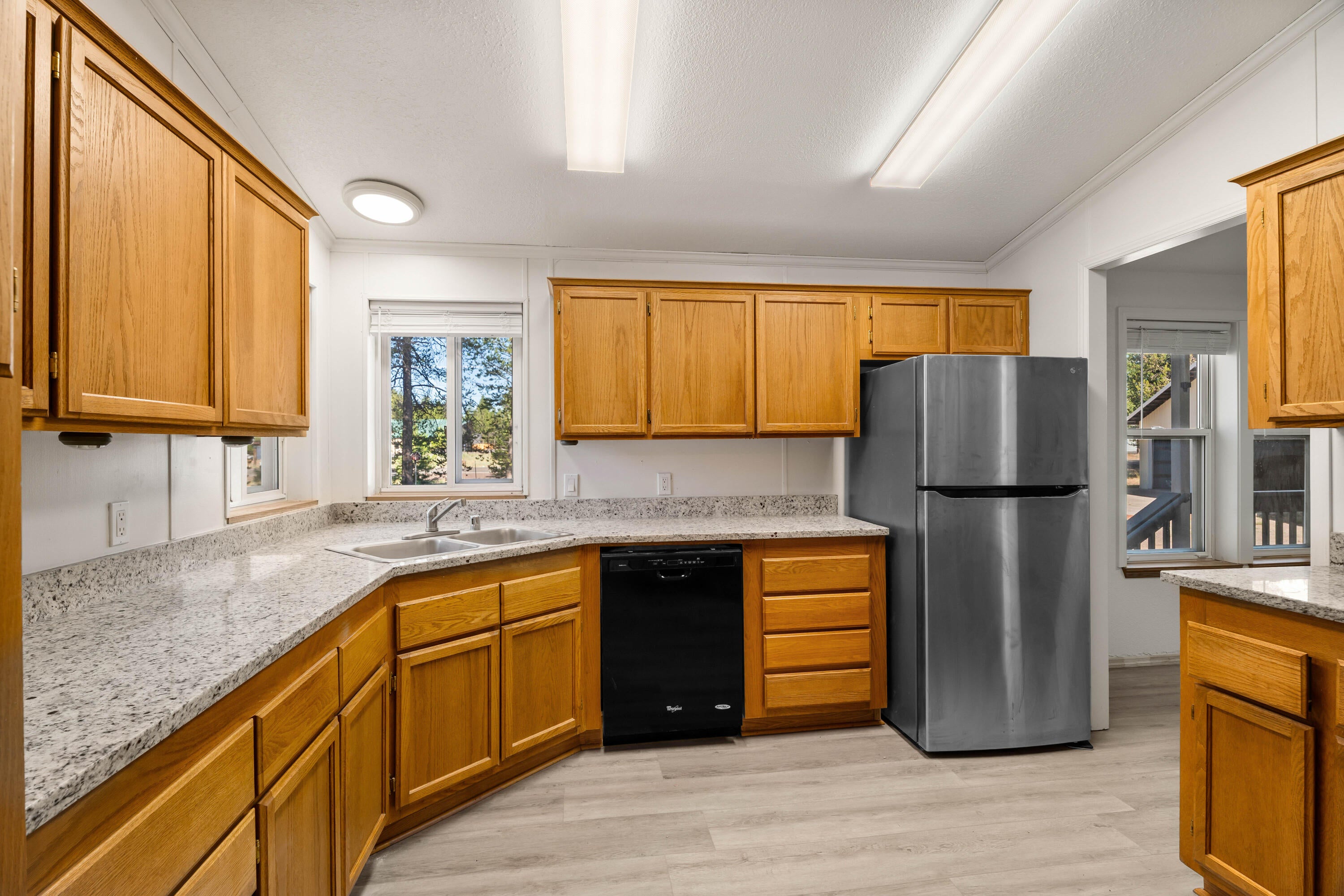 52550 Day Road La Pine, OR 97739 - Photo 11 of 59 17-Kitchen