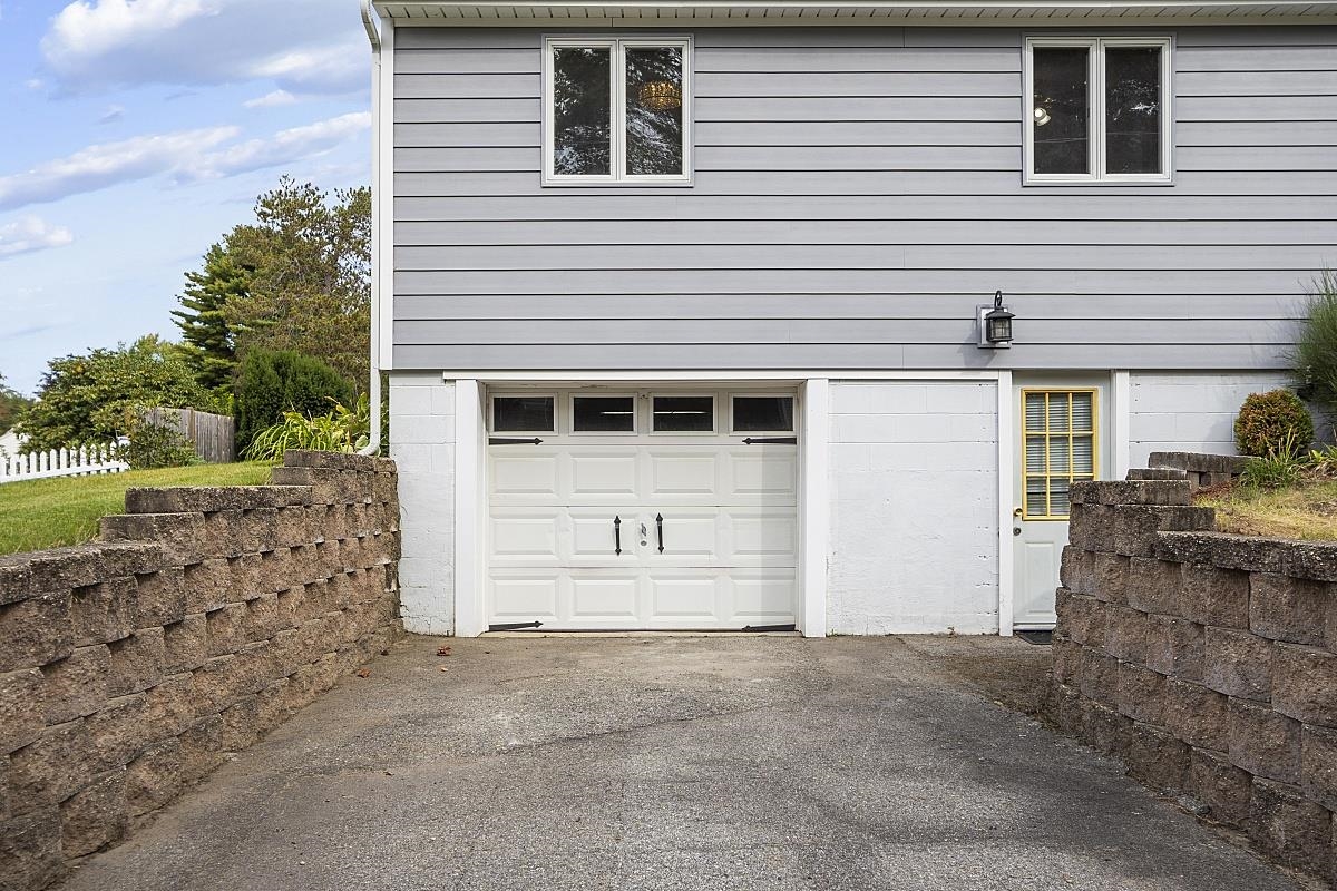 24 Maclarnon Road Salem, NH 03079 - Photo 4 of 40 Gallery Image 4