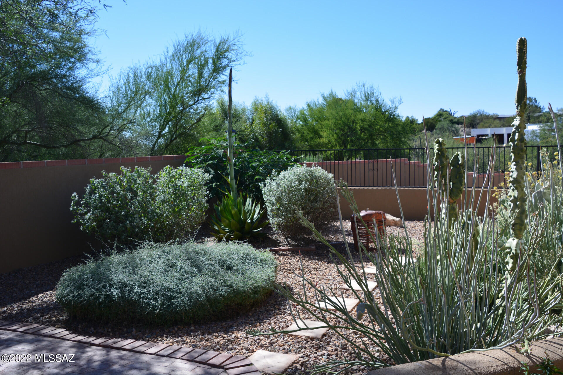 6241 North Valley View Road Tucson, AZ 85718 - Photo 4 of 40