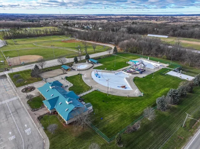 $600,000 | 13801 Claussen Drive, Woodstock, IL 60098