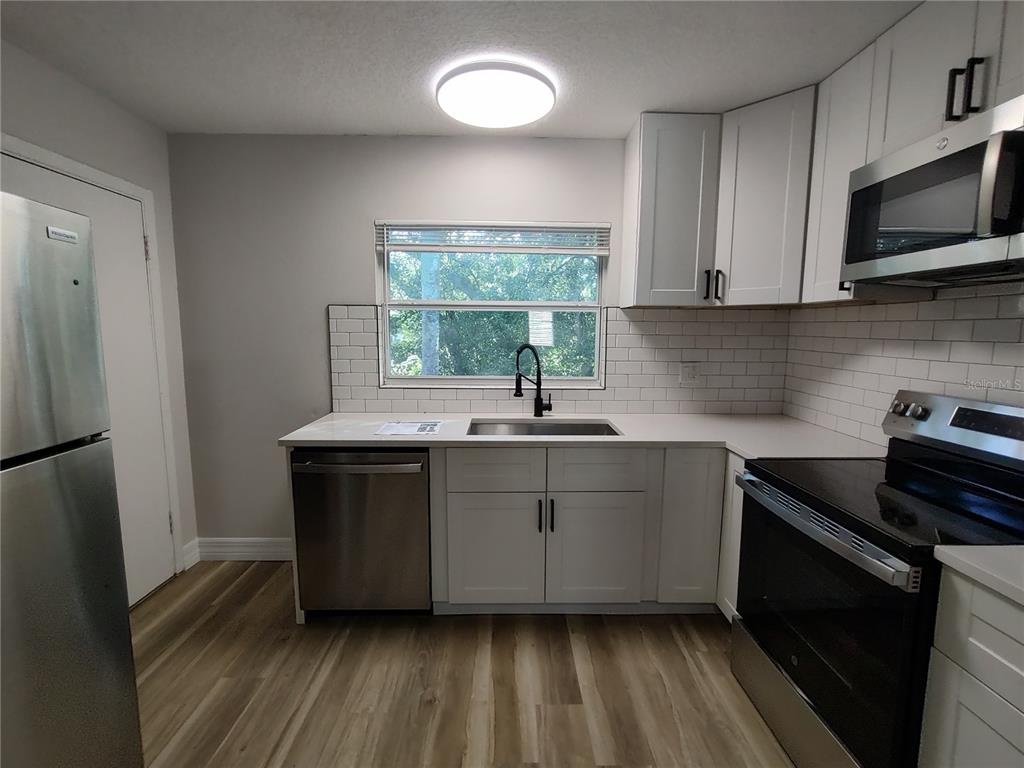 316 West Howry Avenue, Unit 4 Deland, FL 32720 - Photo 3 of 30