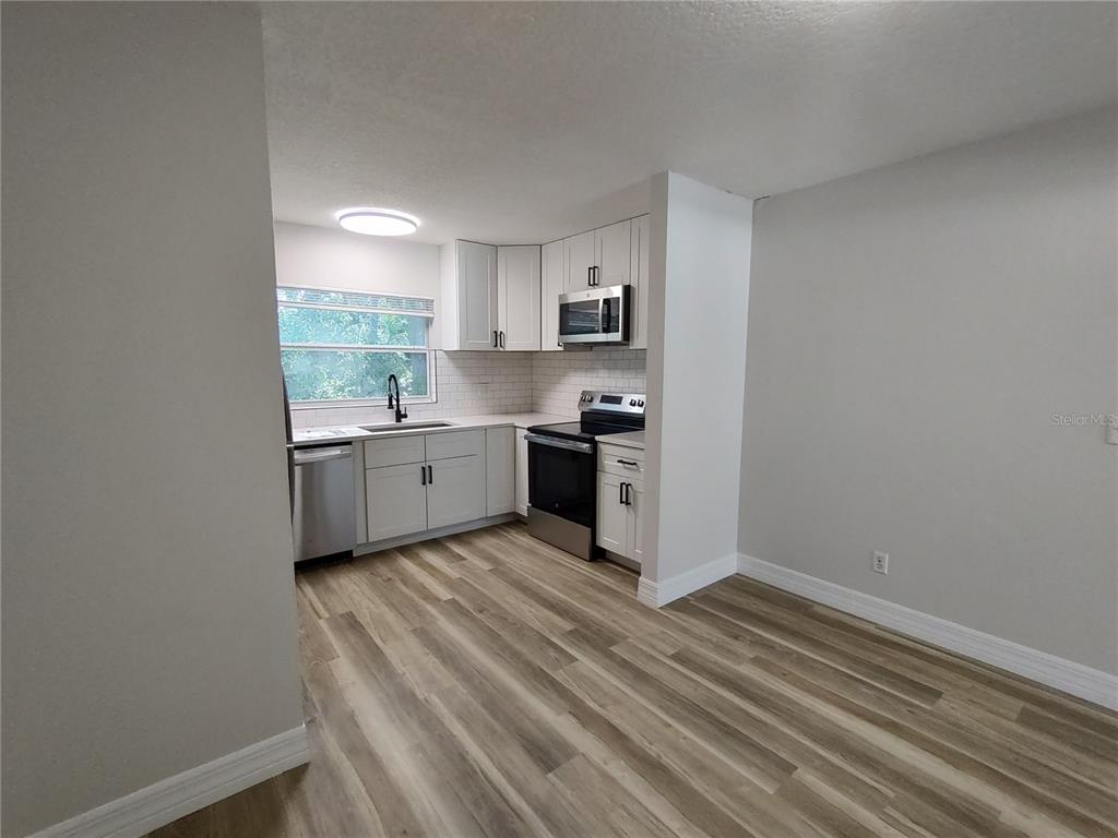 316 West Howry Avenue, Unit 4 Deland, FL 32720 - Photo 7 of 30