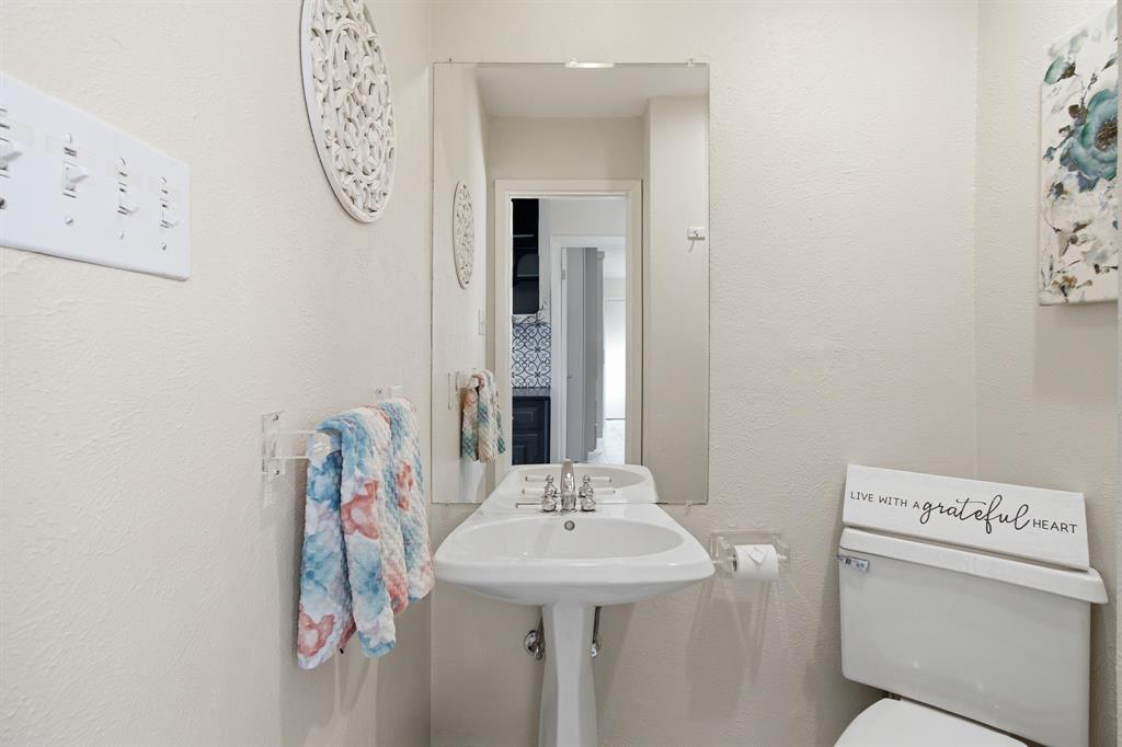905 Crowley Road Arlington, TX 76012 - Photo 26 of 40
