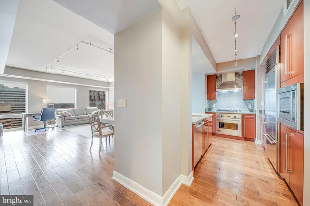 $1,295,000 | 1111 19th Street North, Unit 2703, Arlington, VA 22209