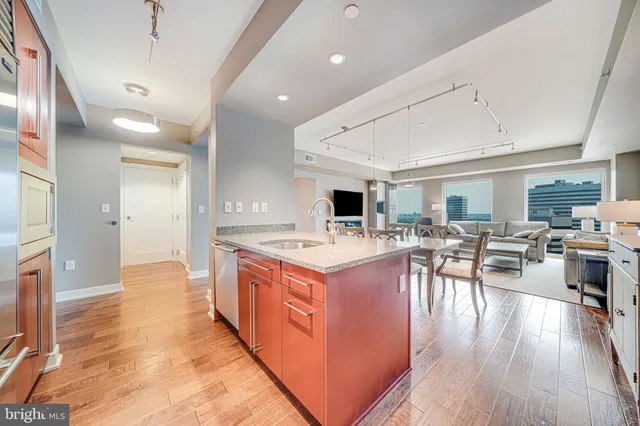 $1,295,000 | 1111 19th Street North, Unit 2703, Arlington, VA 22209