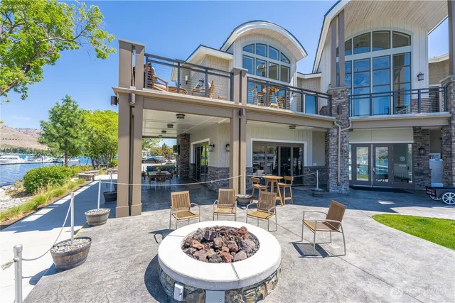 a view of a dinning table and chairs in the patio