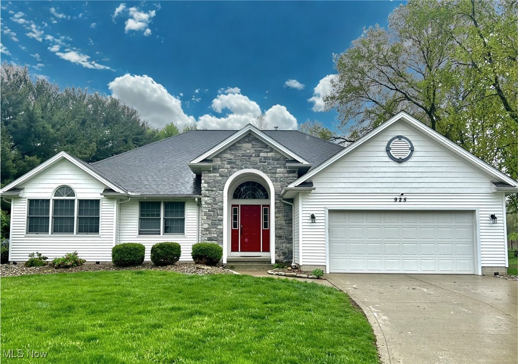 925 North Ridge Road Lorain, OH 44053 - Photo 1 of 48