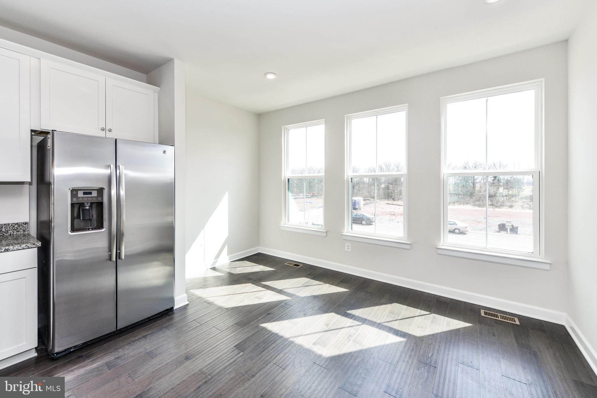 22353 Exe Square Ashburn, VA 20148 - Photo 11 of 38 Dining area