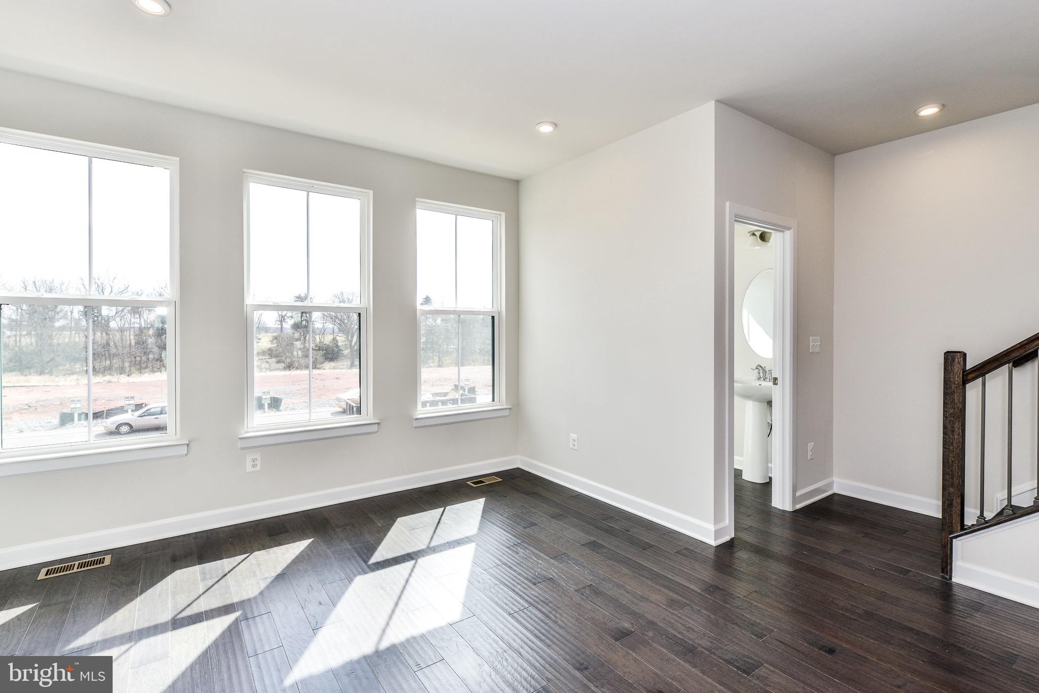 22353 Exe Square Ashburn, VA 20148 - Photo 13 of 38
