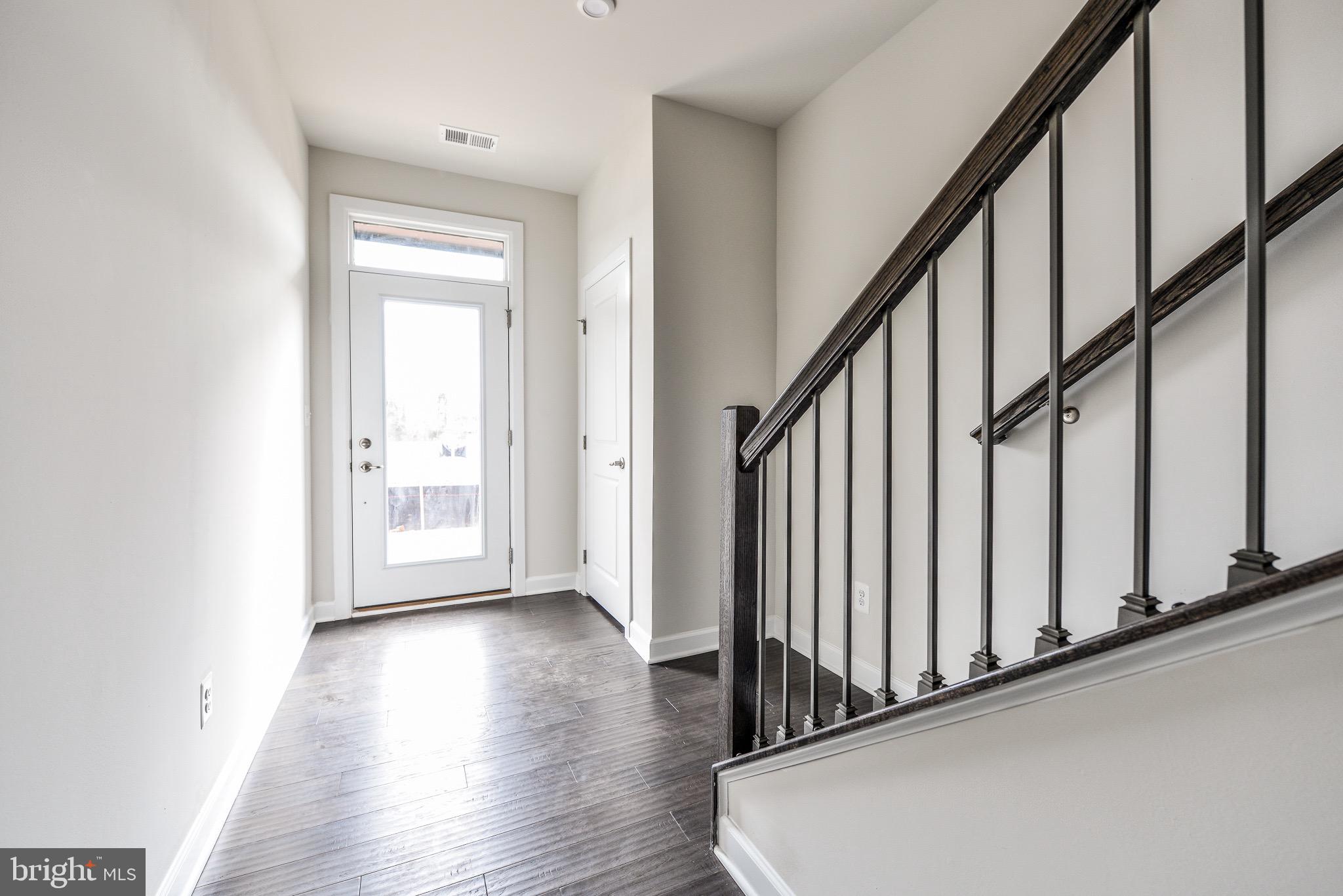 22353 Exe Square Ashburn, VA 20148 - Photo 2 of 38 Bright entrance