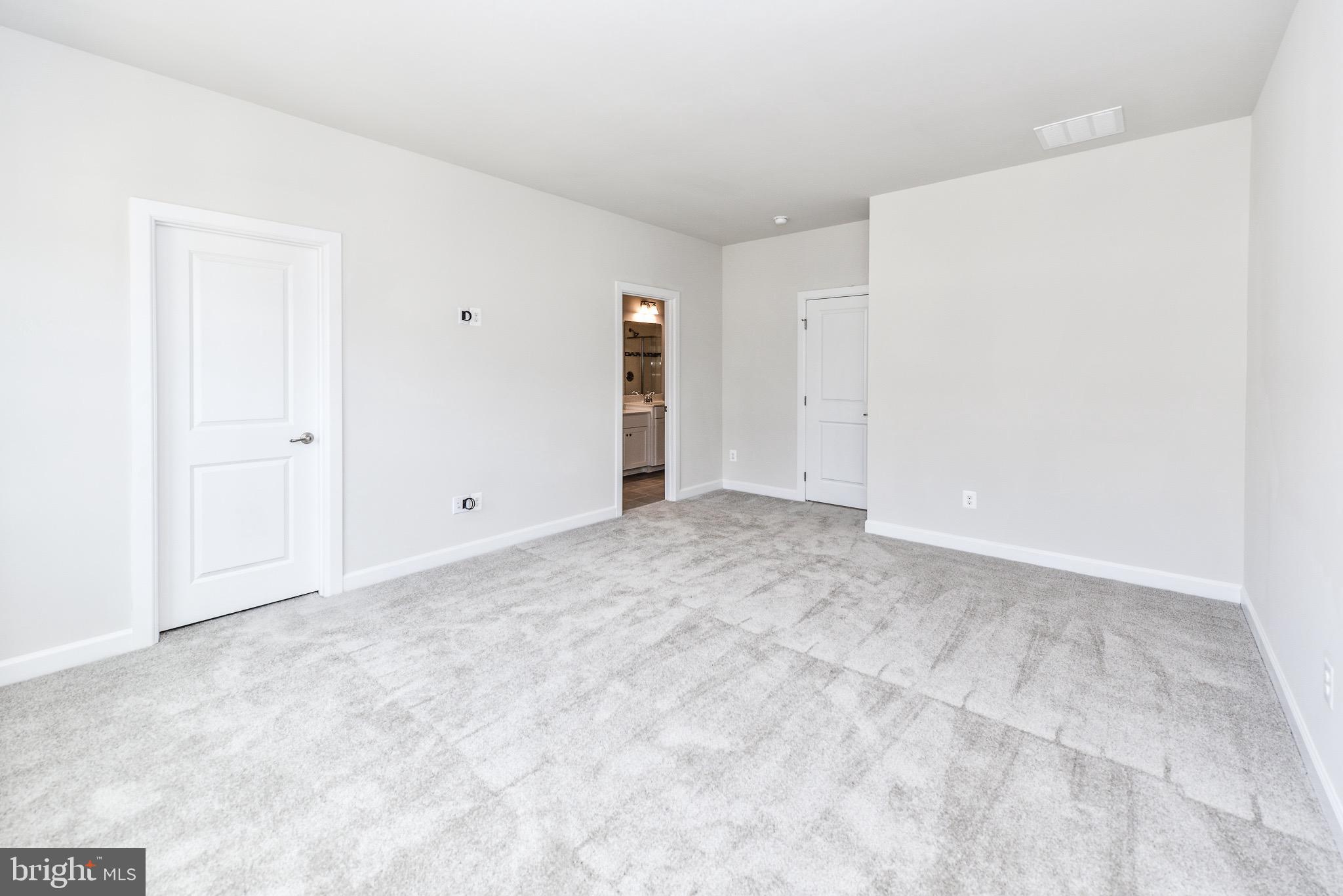 22353 Exe Square Ashburn, VA 20148 - Photo 23 of 38 Master bedroom