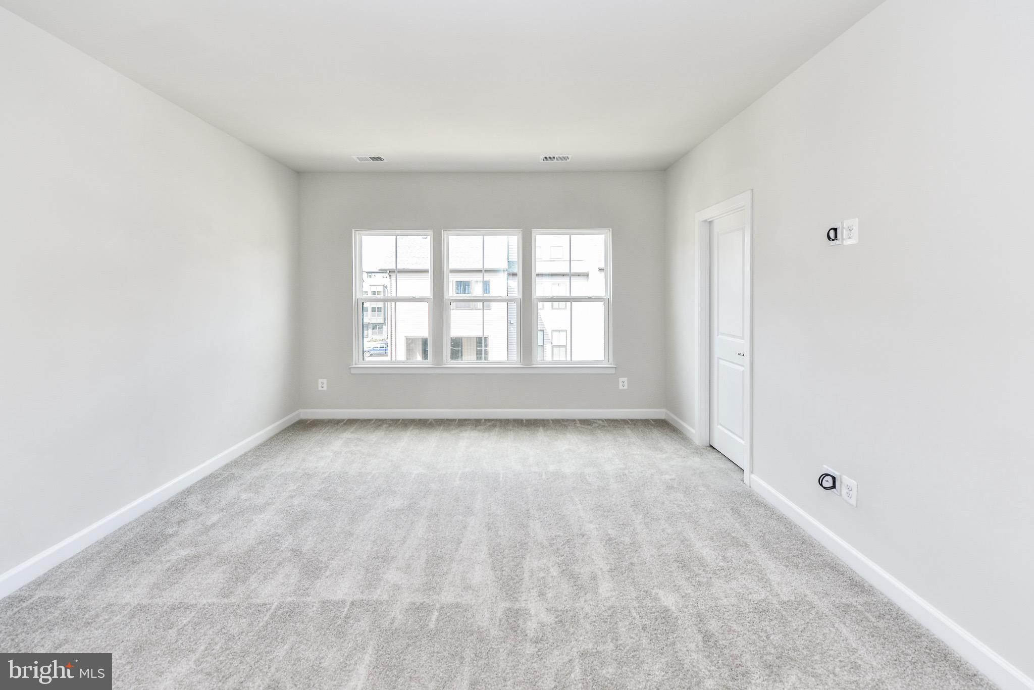 22353 Exe Square Ashburn, VA 20148 - Photo 27 of 38 Master bedroom