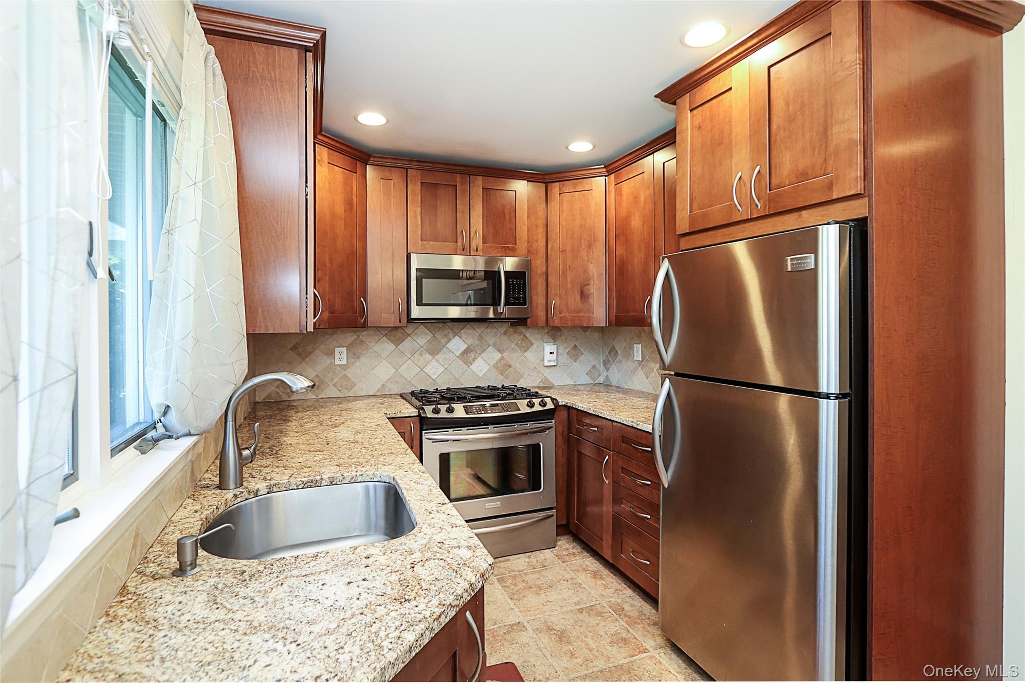 12 Ronan Road Glen Cove, NY 11542 - Photo 13 of 32