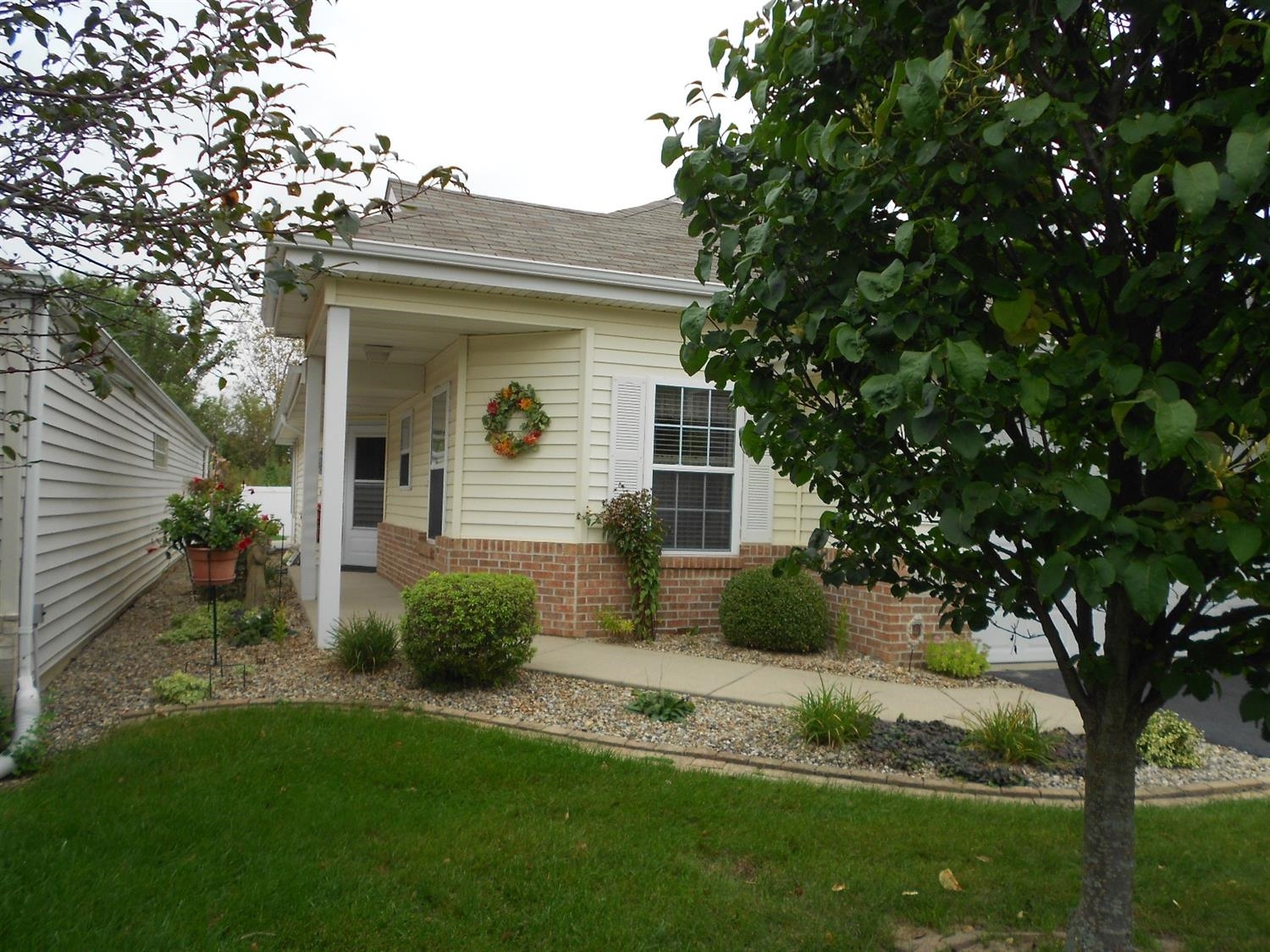 8192 Pointe Drive Crown Point, IN 46307 - Photo 2 of 10 1500x1124