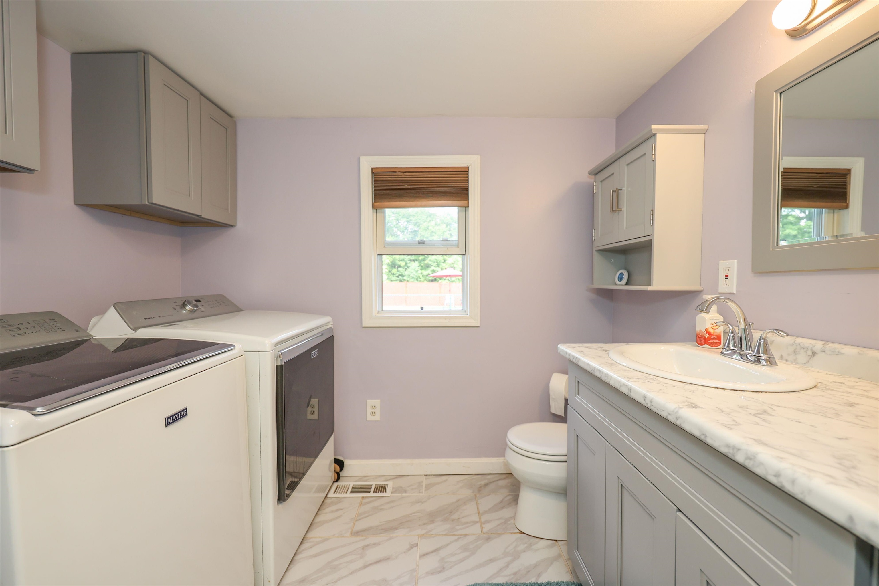 482 Mammoth Road Londonderry, NH 03053 - Photo 15 of 33