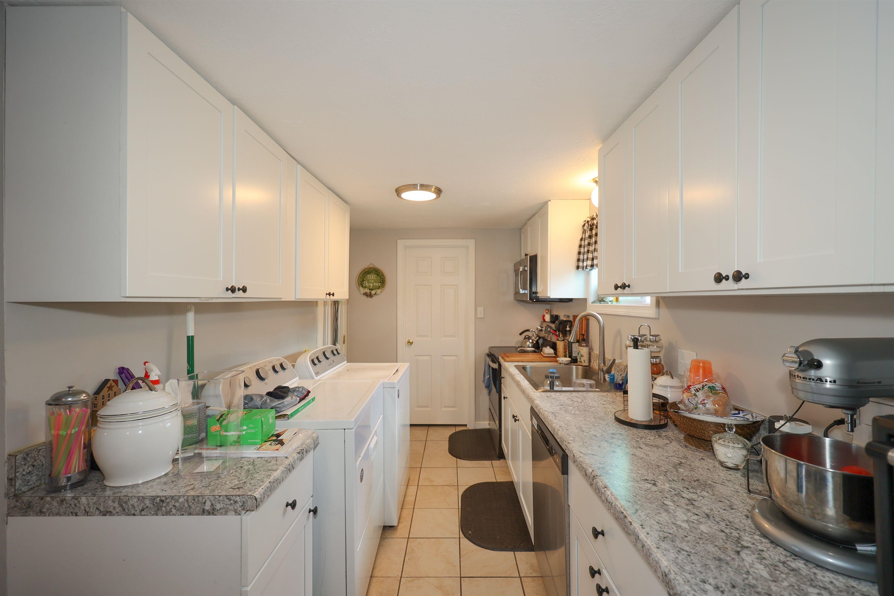 482 Mammoth Road Londonderry, NH 03053 - Photo 28 of 33