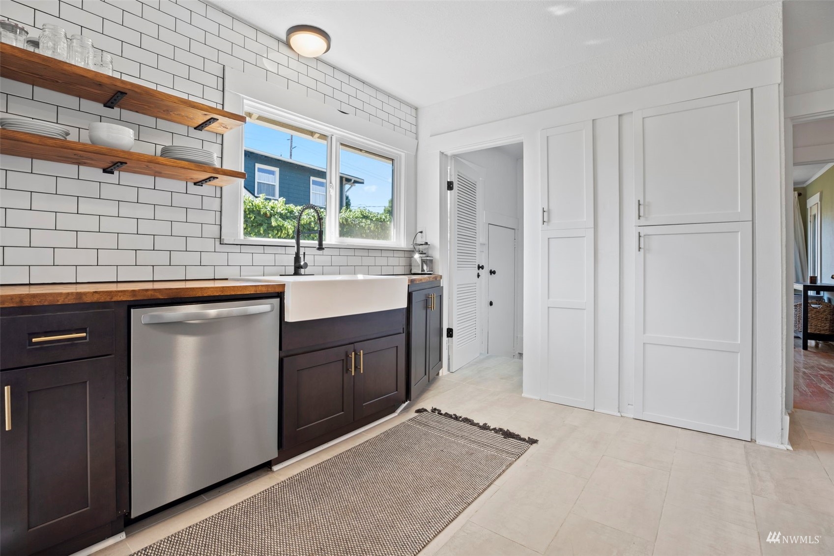 4632 Fawcett Avenue Tacoma, WA 98408 - Photo 13 of 35 a kitchen with a sink and cabinets