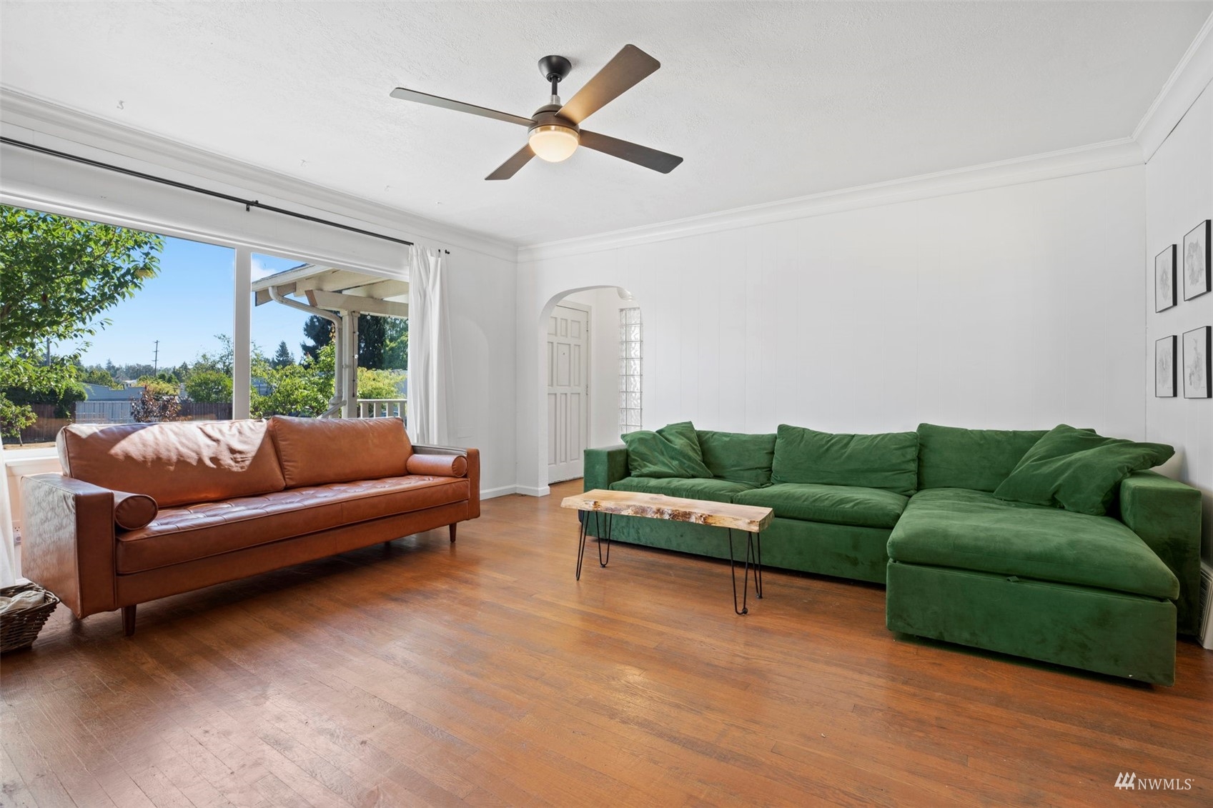 4632 Fawcett Avenue Tacoma, WA 98408 - Photo 20 of 35 a living room with furniture and a large window