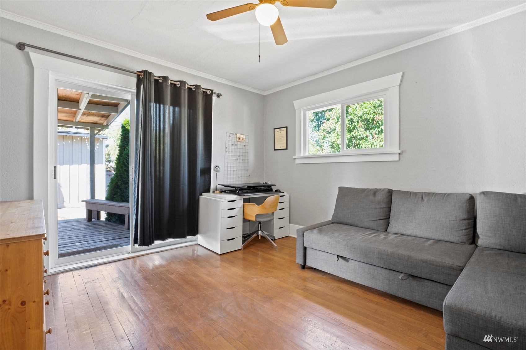 4632 Fawcett Avenue Tacoma, WA 98408 - Photo 25 of 35 a living room with furniture and a window