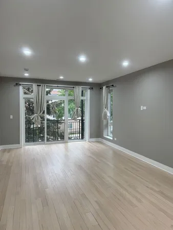 $3,100 | 7428 North Rogers Avenue, Unit 2E, Chicago, IL 60626