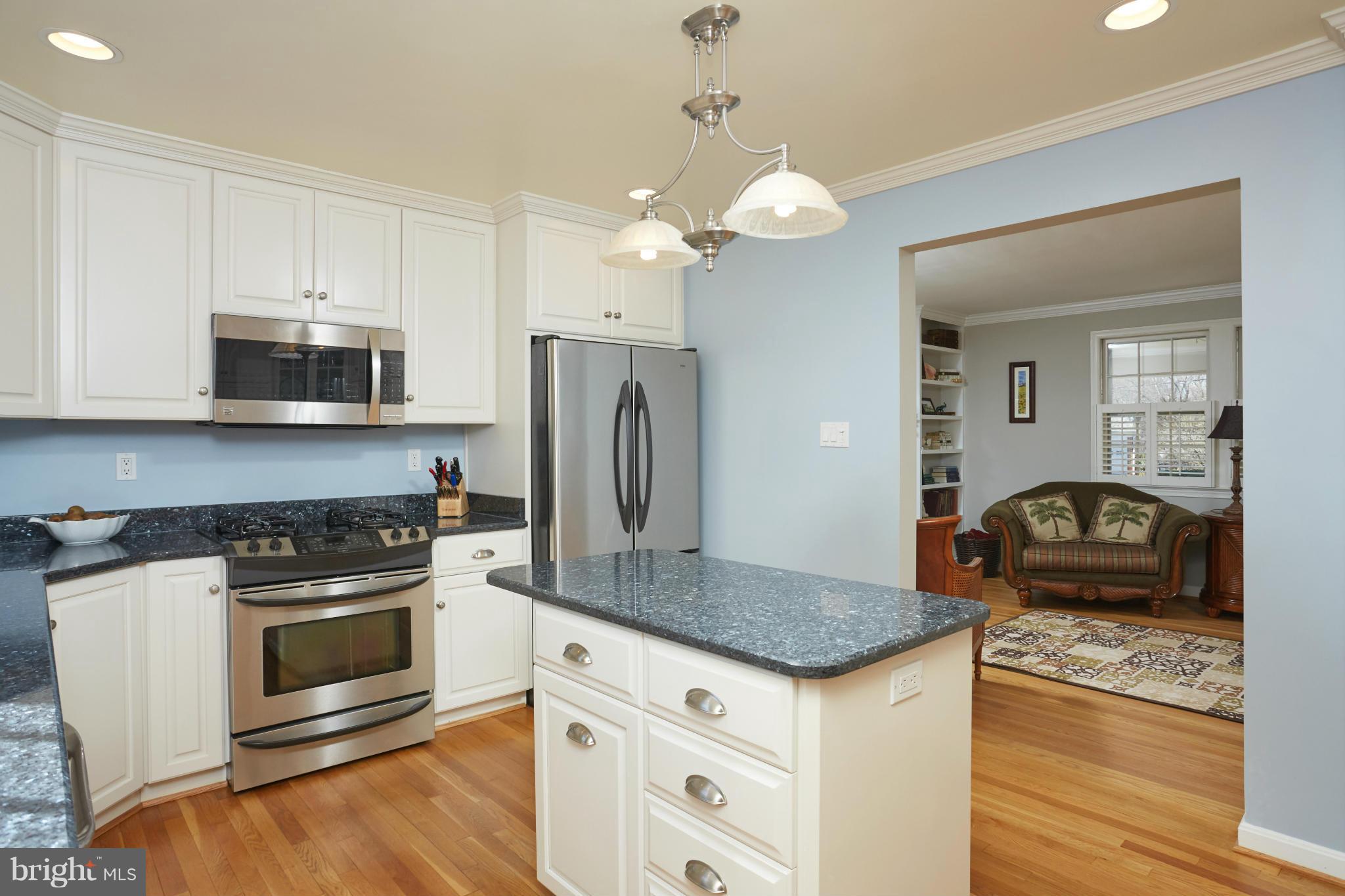 6221 Redwing Road Bethesda, MD 20817 - Photo 3 of 26 Kitchen