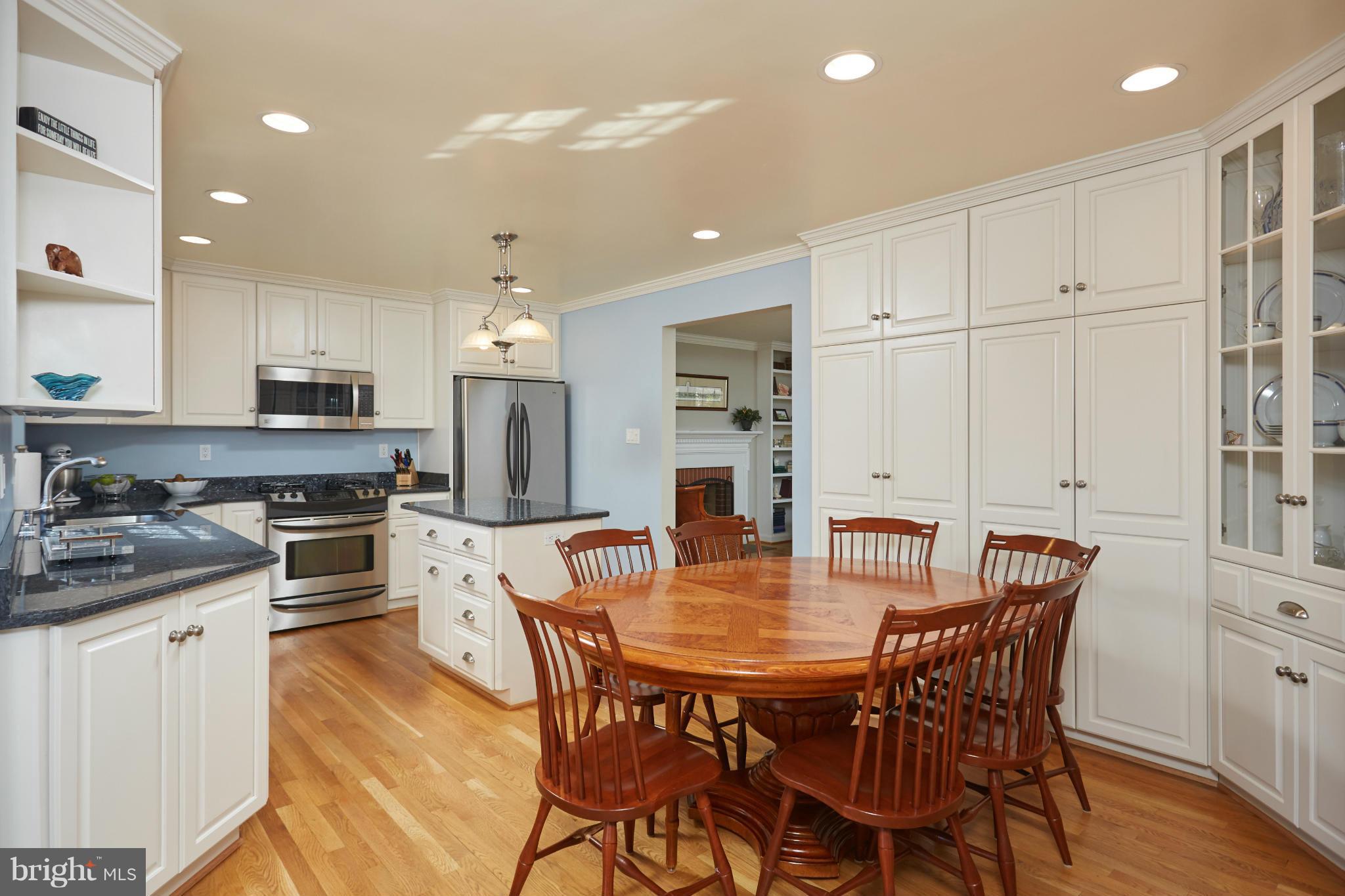 6221 Redwing Road Bethesda, MD 20817 - Photo 4 of 26 Kitchen