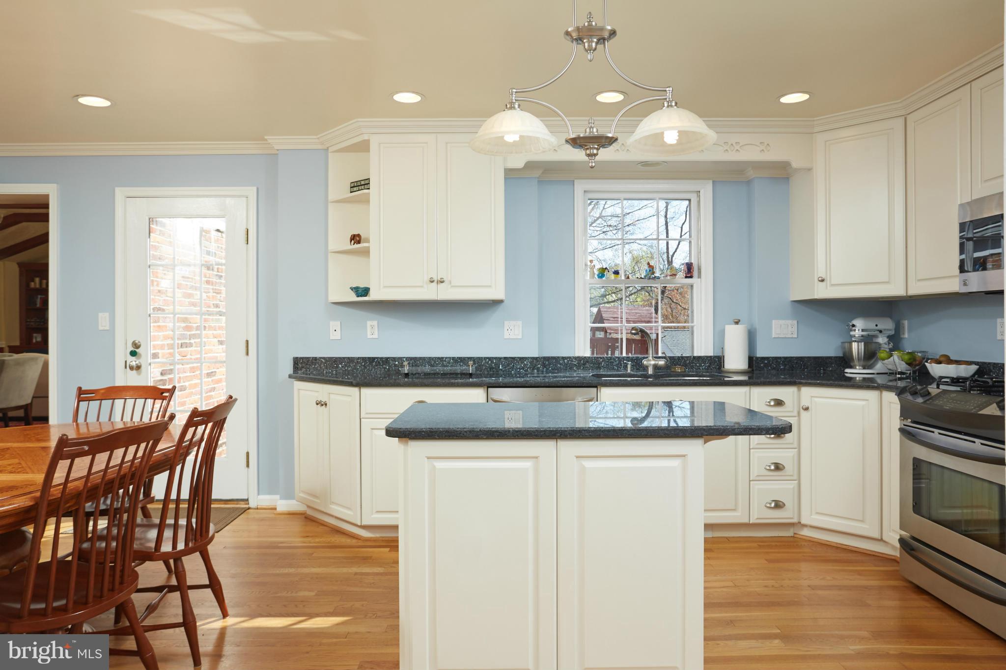 6221 Redwing Road Bethesda, MD 20817 - Photo 5 of 26 Kitchen