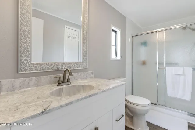 a view of entryway with washer and dryer