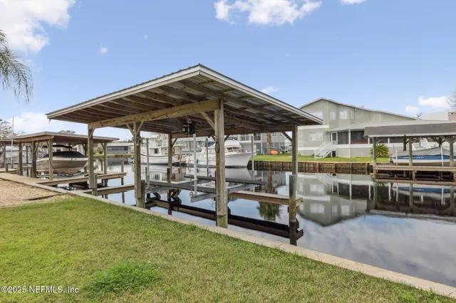 $299,900 | 170 Moonlite Drive, Welaka, FL 32193