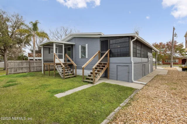 $299,900 | 170 Moonlite Drive, Welaka, FL 32193