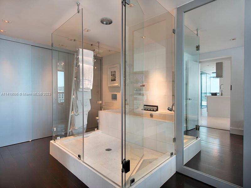 101 20th Street, Unit 2002 Miami Beach, FL 33139 - Photo 13 of 16 a bathroom with a tub and shower
