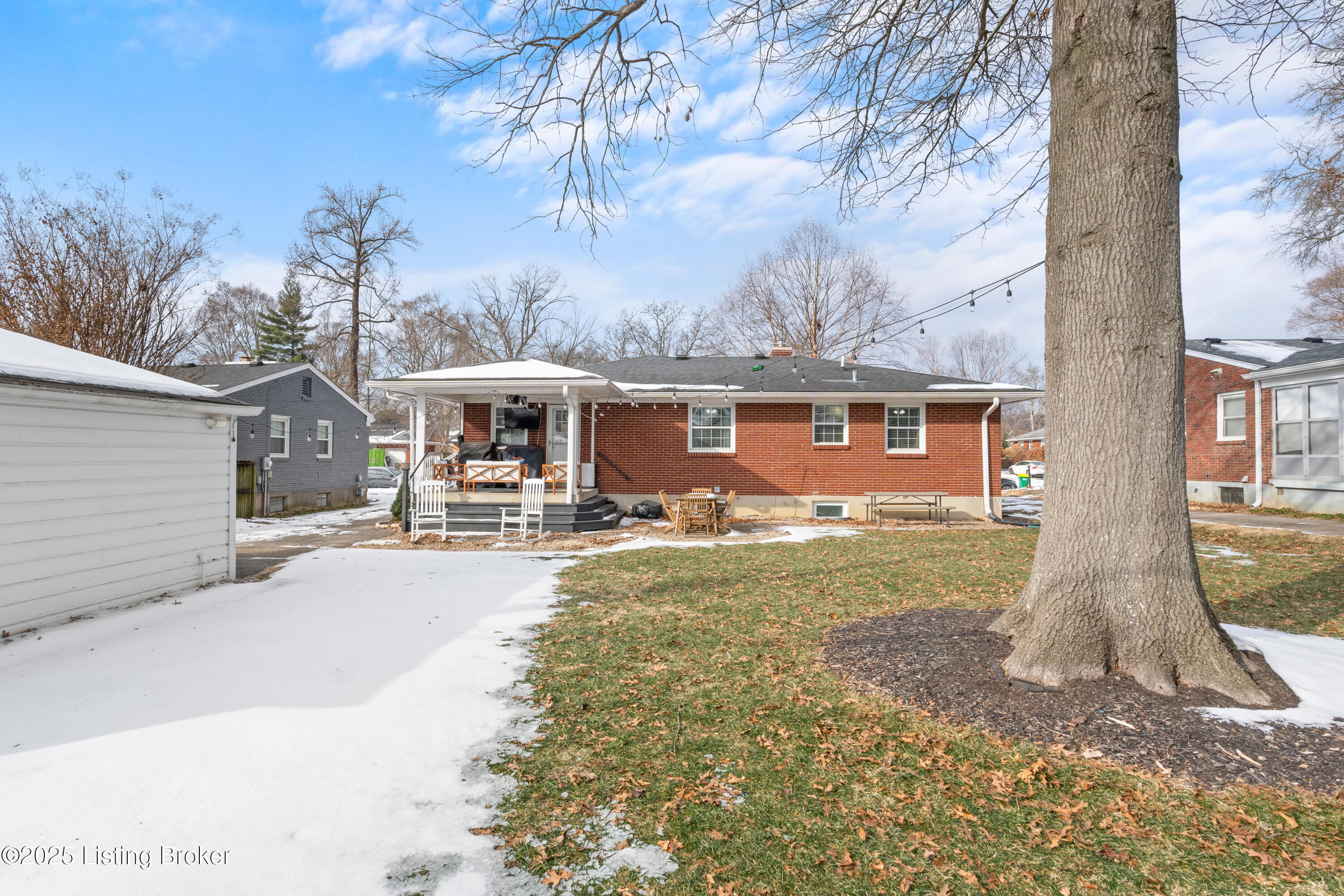317 Bramton Road Louisville, KY 40207 - Photo 11 of 14 37