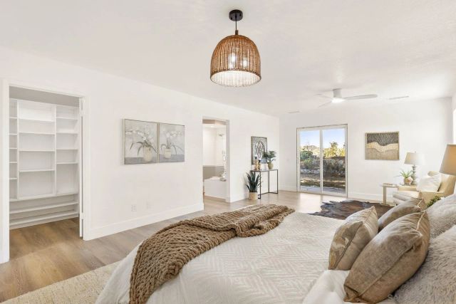 a en suite bathroom with a toilet sink and mirror