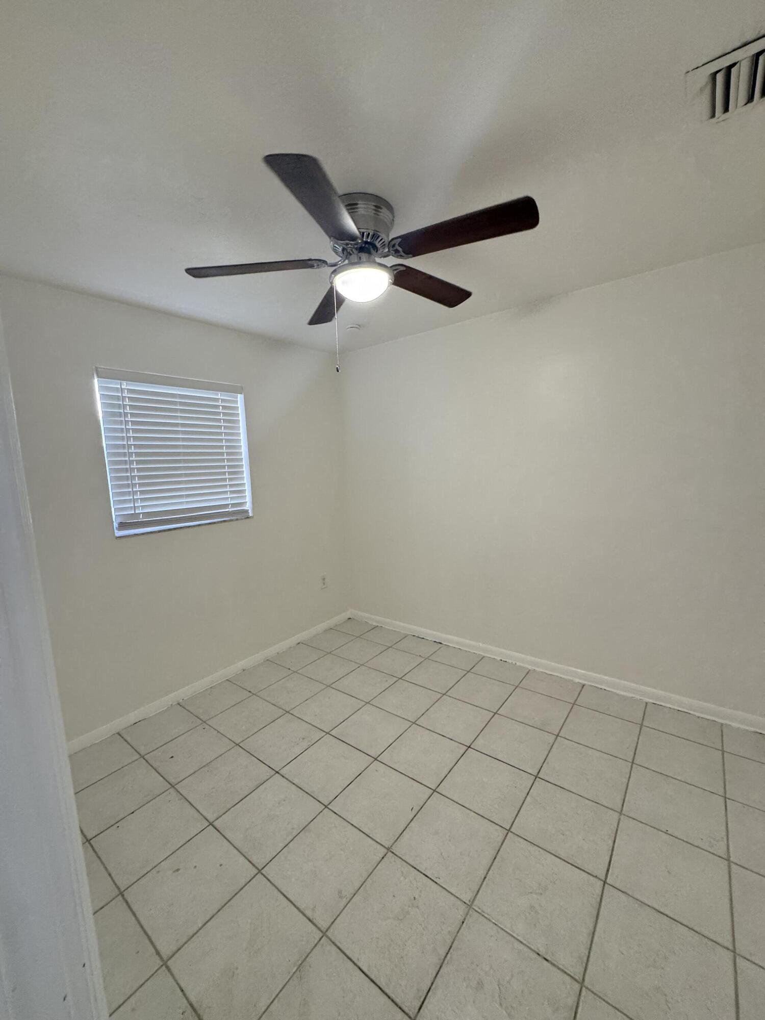 3829 Ocala Road Seminole Manor, FL 33462 - Photo 4 of 10 IMG_8497