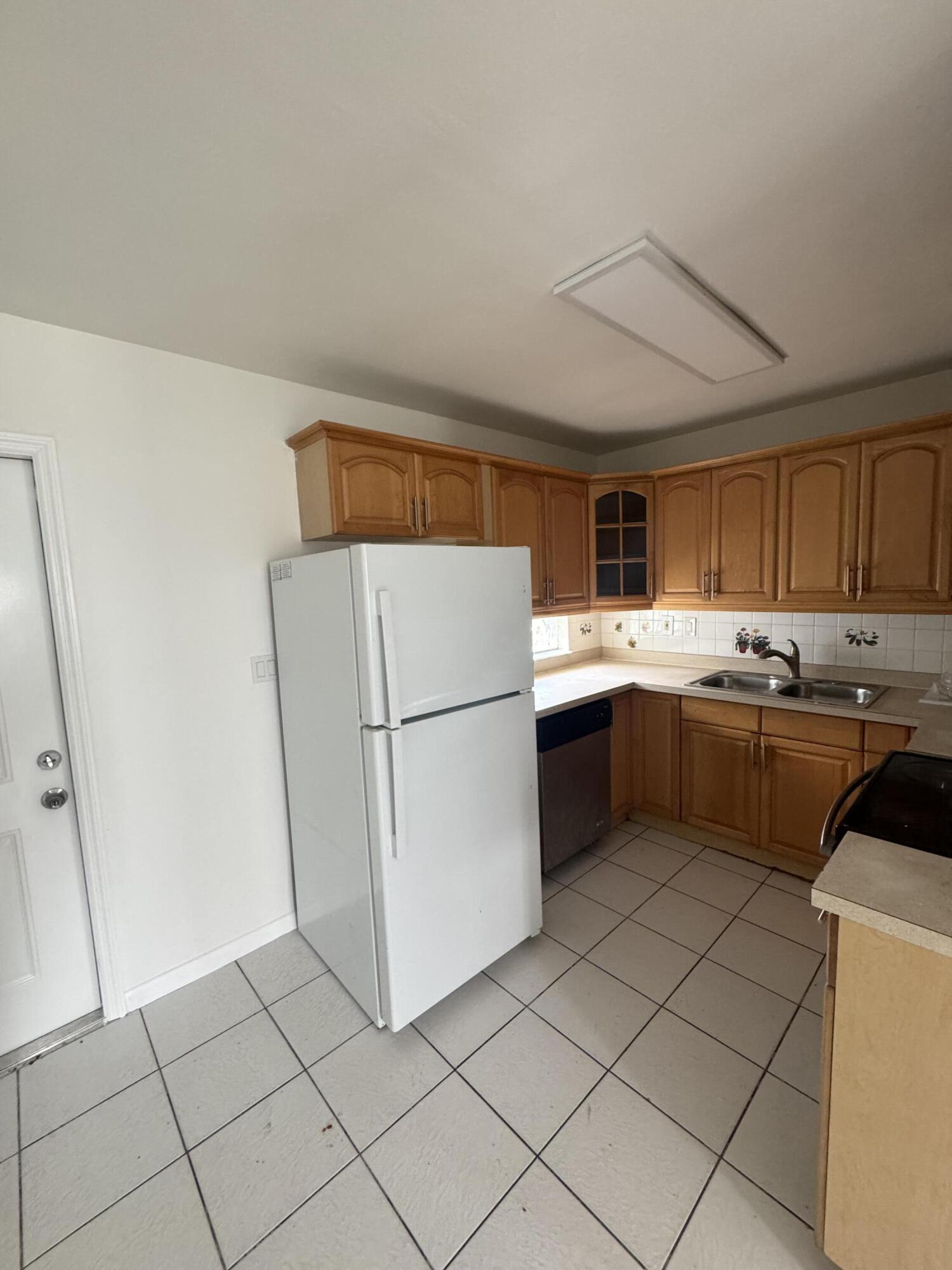 3829 Ocala Road Seminole Manor, FL 33462 - Photo 6 of 10 IMG_8499