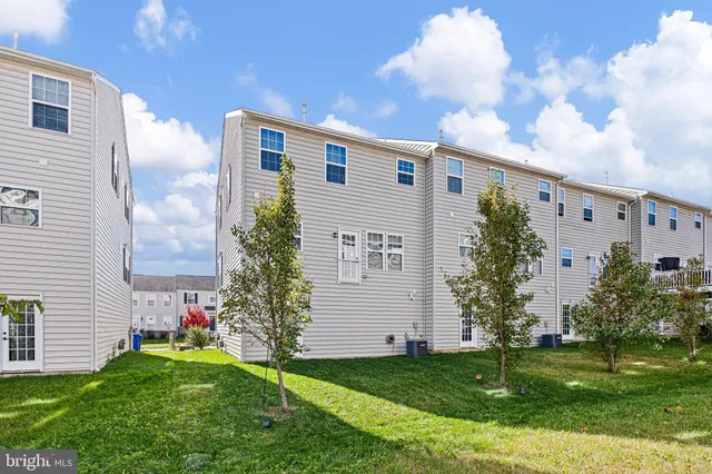 a front view of house with yard
