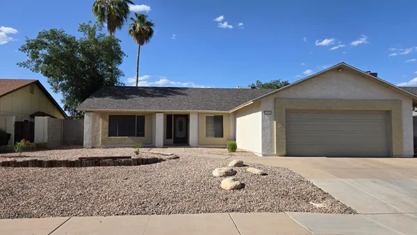 $2,400 | 2250 West Rockwell Drive, Chandler, AZ 85224