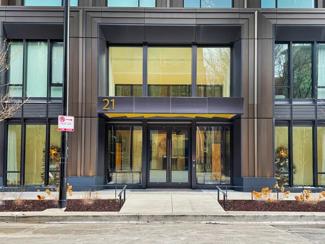 $3,149,000 | 21 North May Street, Unit 802, Chicago, IL 60607