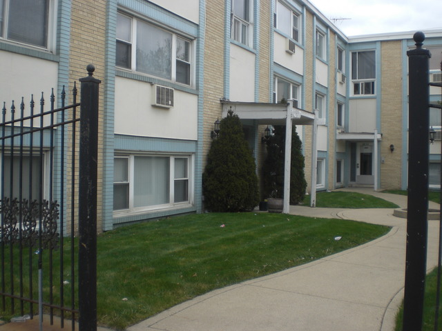 6854 Cermak Road, Unit GD Berwyn, IL 60402 - Photo 3 of 15 Gallery Image 3
