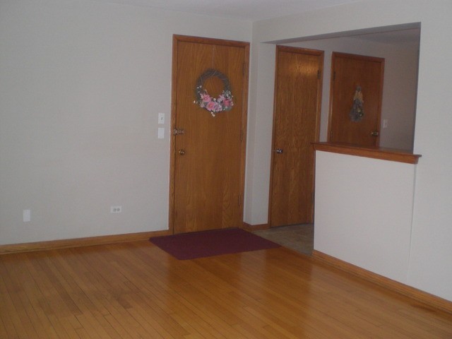 6854 Cermak Road, Unit GD Berwyn, IL 60402 - Photo 4 of 15 Gallery Image 4