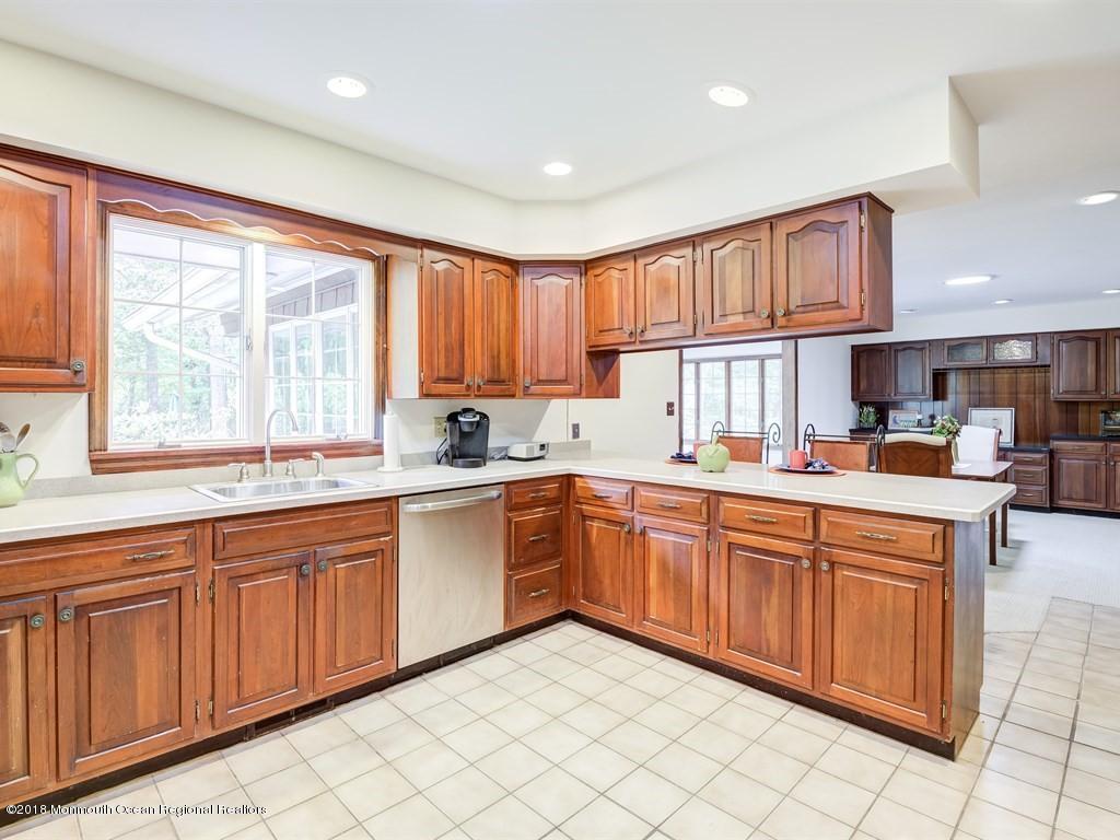 100 Manaqua Road Freehold, NJ 07728 - Photo 13 of 52 010_KITCHEN