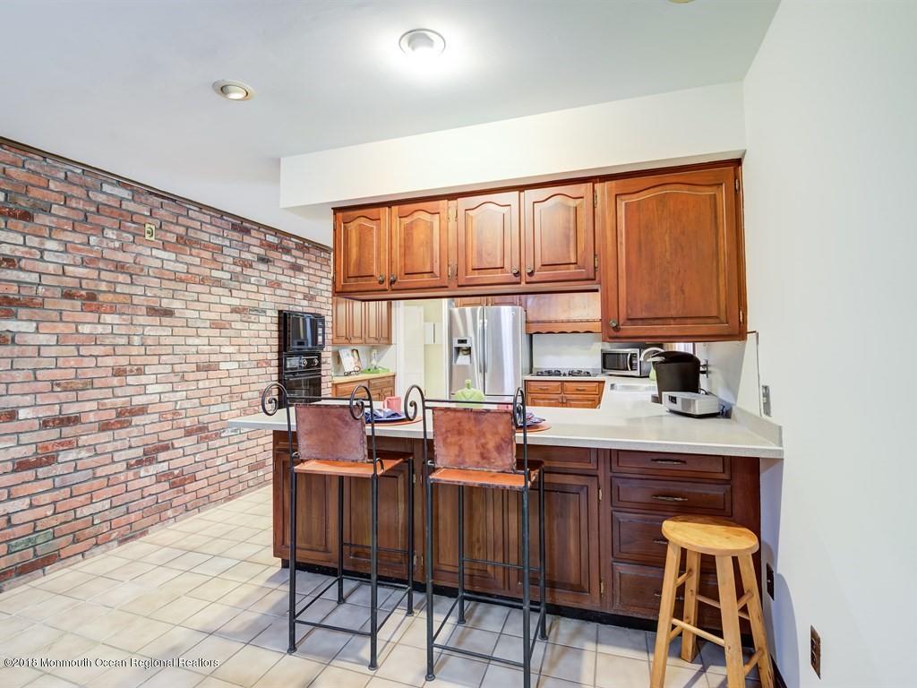 100 Manaqua Road Freehold, NJ 07728 - Photo 17 of 52 014_KITCHEN
