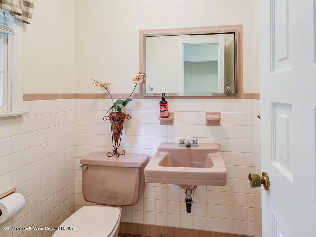 100 Manaqua Road Freehold, NJ 07728 - Photo 21 of 52 021_POWDER ROOM