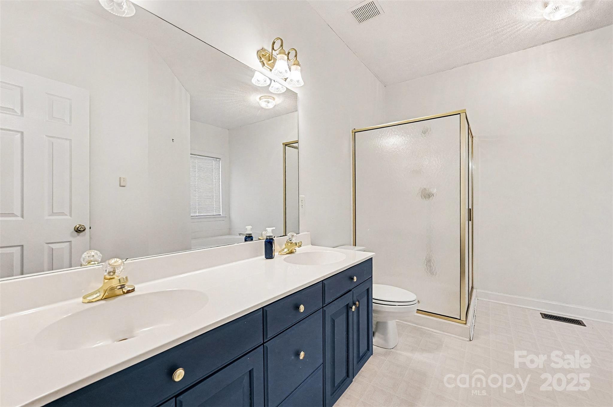 1915 Millbrook Lane Matthews, NC 28104 - Photo 17 of 33