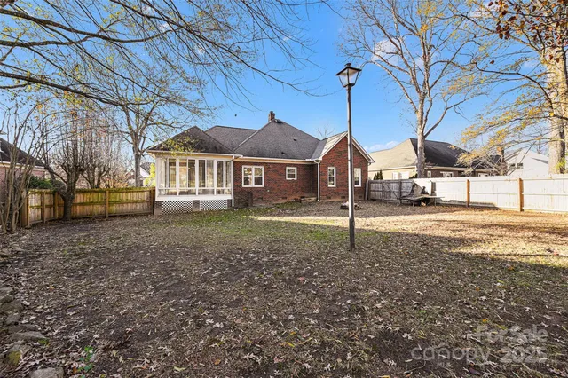 a view of yard with tree