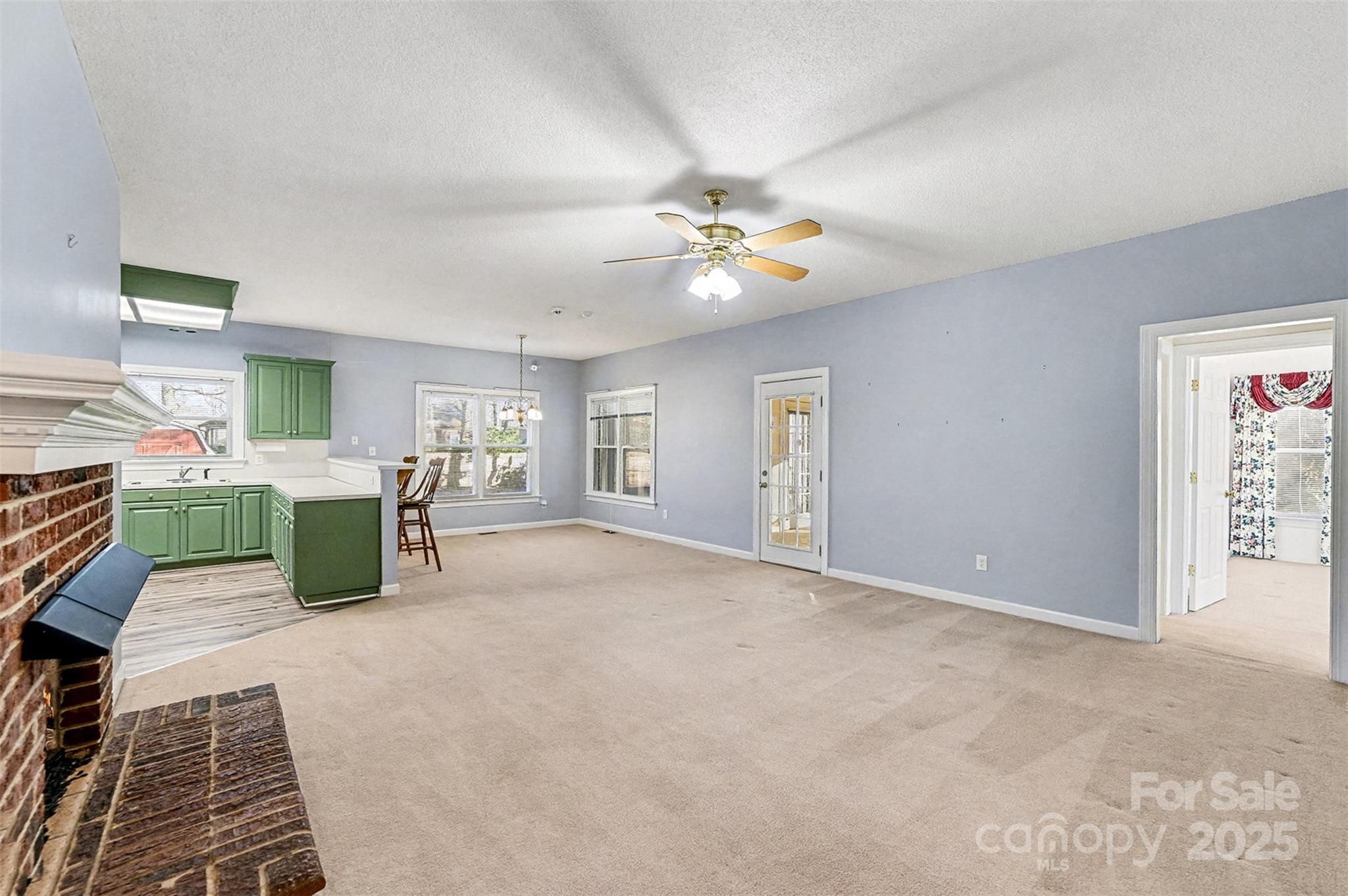 1915 Millbrook Lane Matthews, NC 28104 - Photo 7 of 33