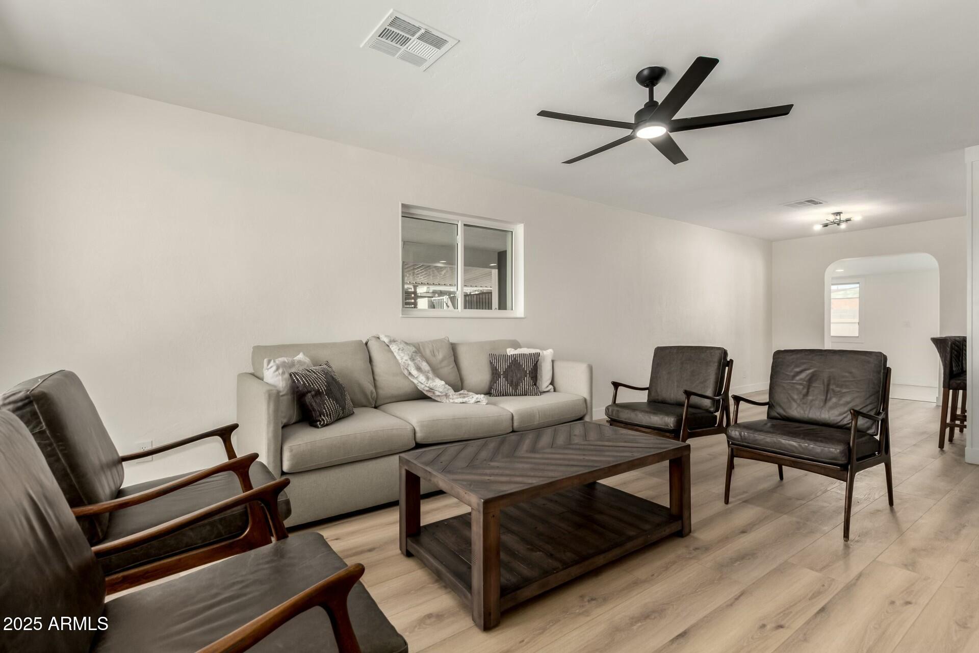 2240 West Cheery Lynn Road Phoenix, AZ 85015 - Photo 5 of 35 living area