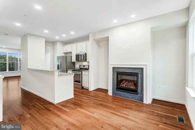 $500,000 | 1575 Renate Drive, Woodbridge, VA 22192