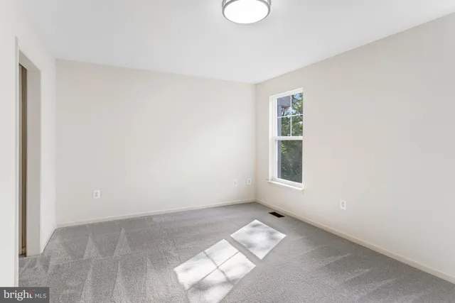 $500,000 | 1575 Renate Drive, Woodbridge, VA 22192